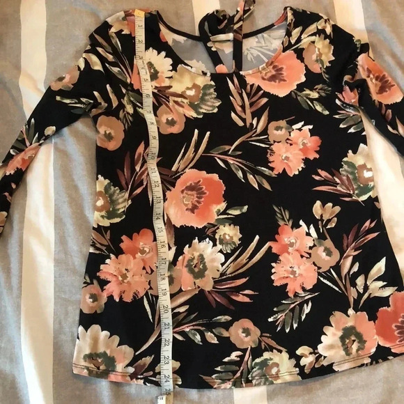 Floral long sleeve top size small - Picture 10 of 10